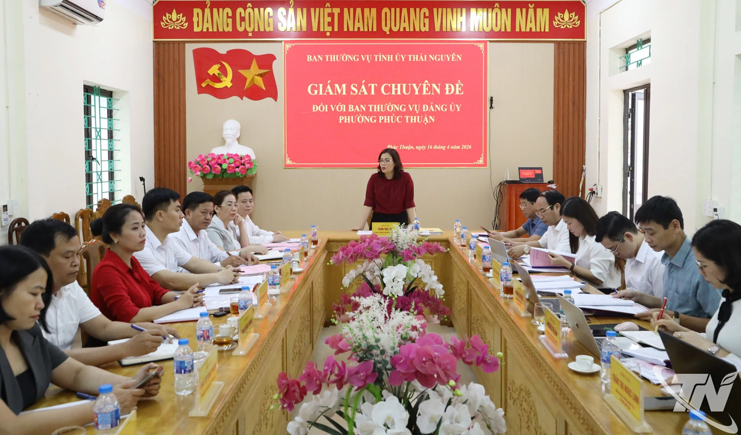 Đoàn giám sát làm việc với Đảng ủy phường Phúc Thuận.