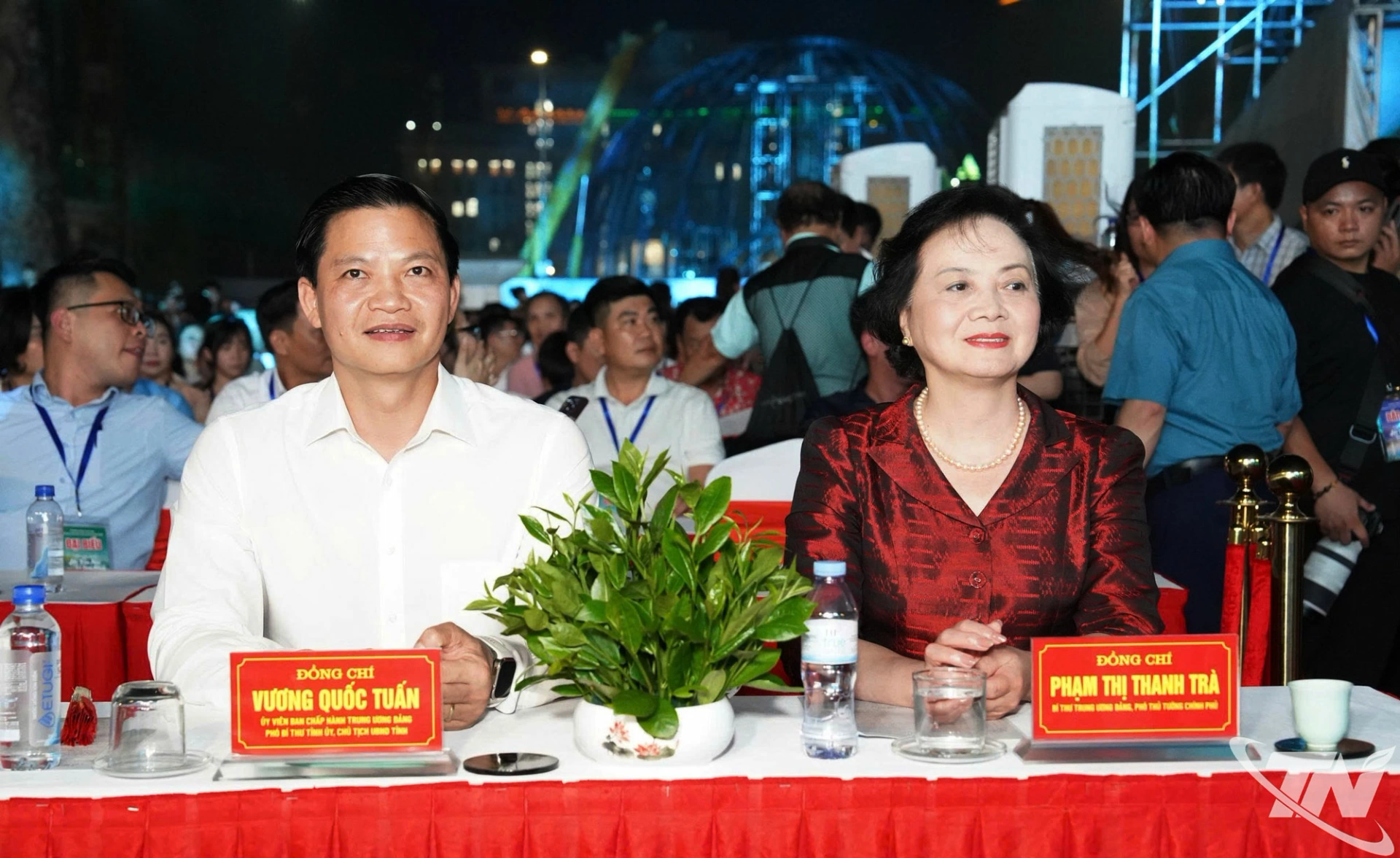 Phó Thủ tướng Chính phủ Phạm Thị Thanh Trà và đồng chí Chủ tịch UBND tỉnh Thái Nguyên Vương Quốc Tuấn dự Lễ khai mạc.