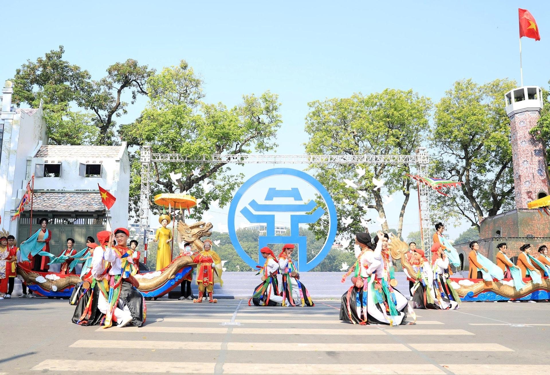 Thủ đô Hà Nội là nơi hội tụ và lan tỏa tinh hoa văn hóa, trí tuệ và nguồn lực của đất nước. Ảnh Quang Thái