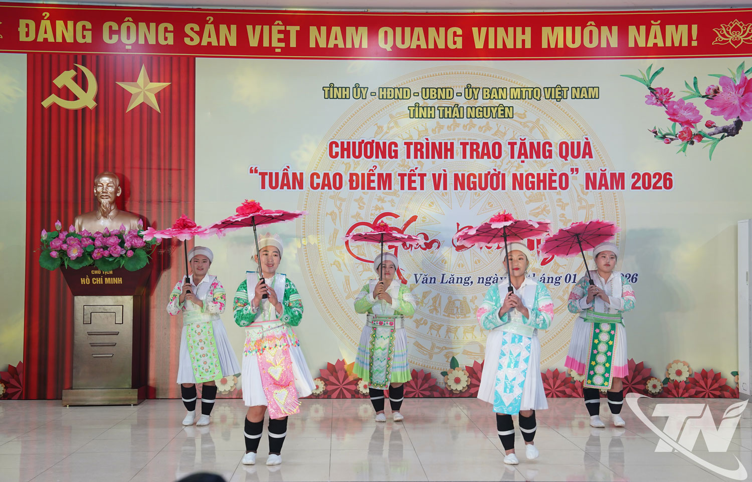 Tiết mục văn nghệ của đồng b&agrave;o M&ocirc;ng ở x&atilde; Văn Lăng tại Chương tr&igrave;nh.
