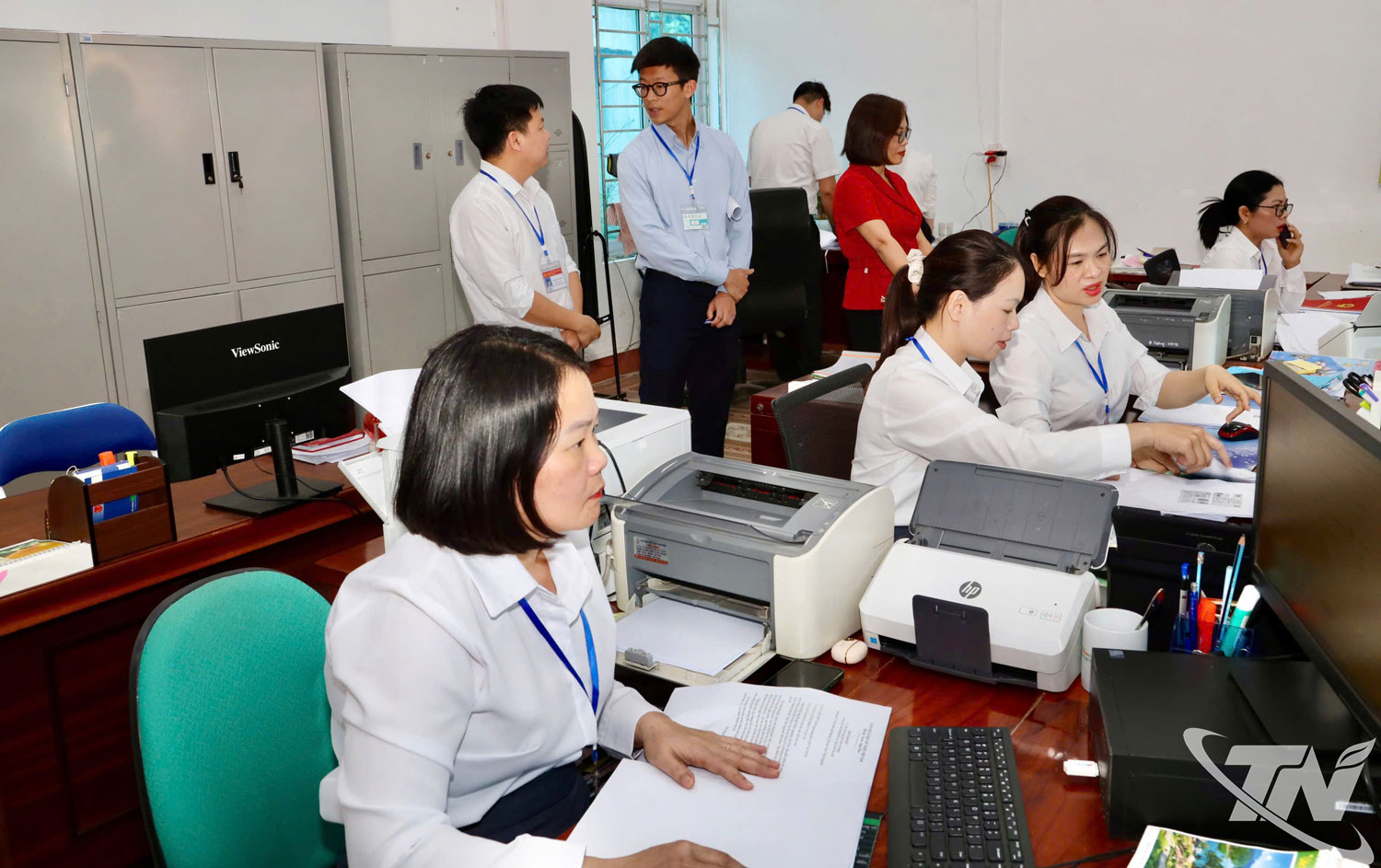Đoàn kiểm tra công tác giải quyết thủ tục hành chính tại Trung tâm Phục vụ hành chính công phường Linh Sơn.