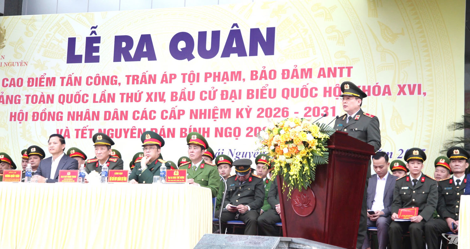 Thiếu tướng Bùi Đức Hải- Giám đốc Công an tình phát biểu chỉ đạo tại Lễ ra quân cao điểm tấn công trấn áp tội phạm, bảo đảm ANTT Đại hội lần thứ XIV của Đảng.