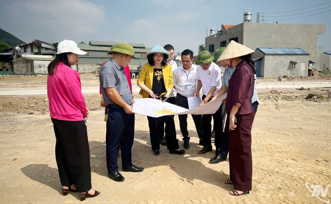 Khảo sát việc bố trí tái định cư tại Dự án Khu dân cư số 1, phường Quan Triều.