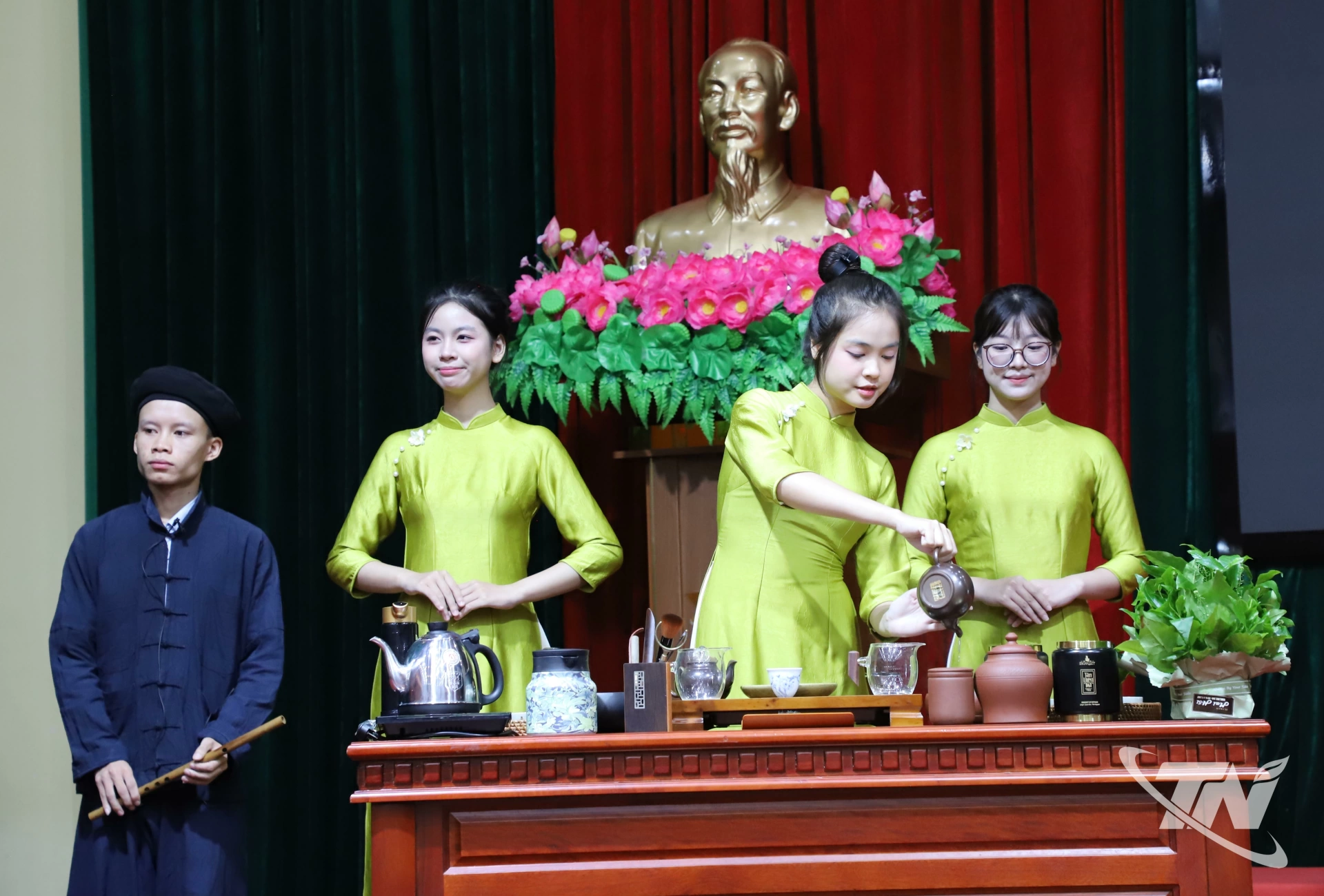 Nghi thức pha trà truyền thống.