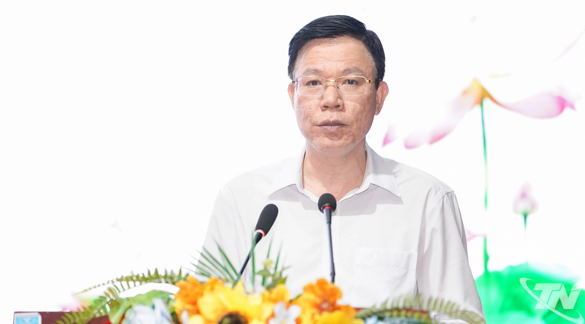 Đồng chí Dương Văn Tiến, Ủy viên Ban Thường vụ, Trưởng Ban Tổ chức Tỉnh ủy, báo cáo công tác quy hoạch cán bộ nhiệm kỳ 2025-2030, 2026-2031.
