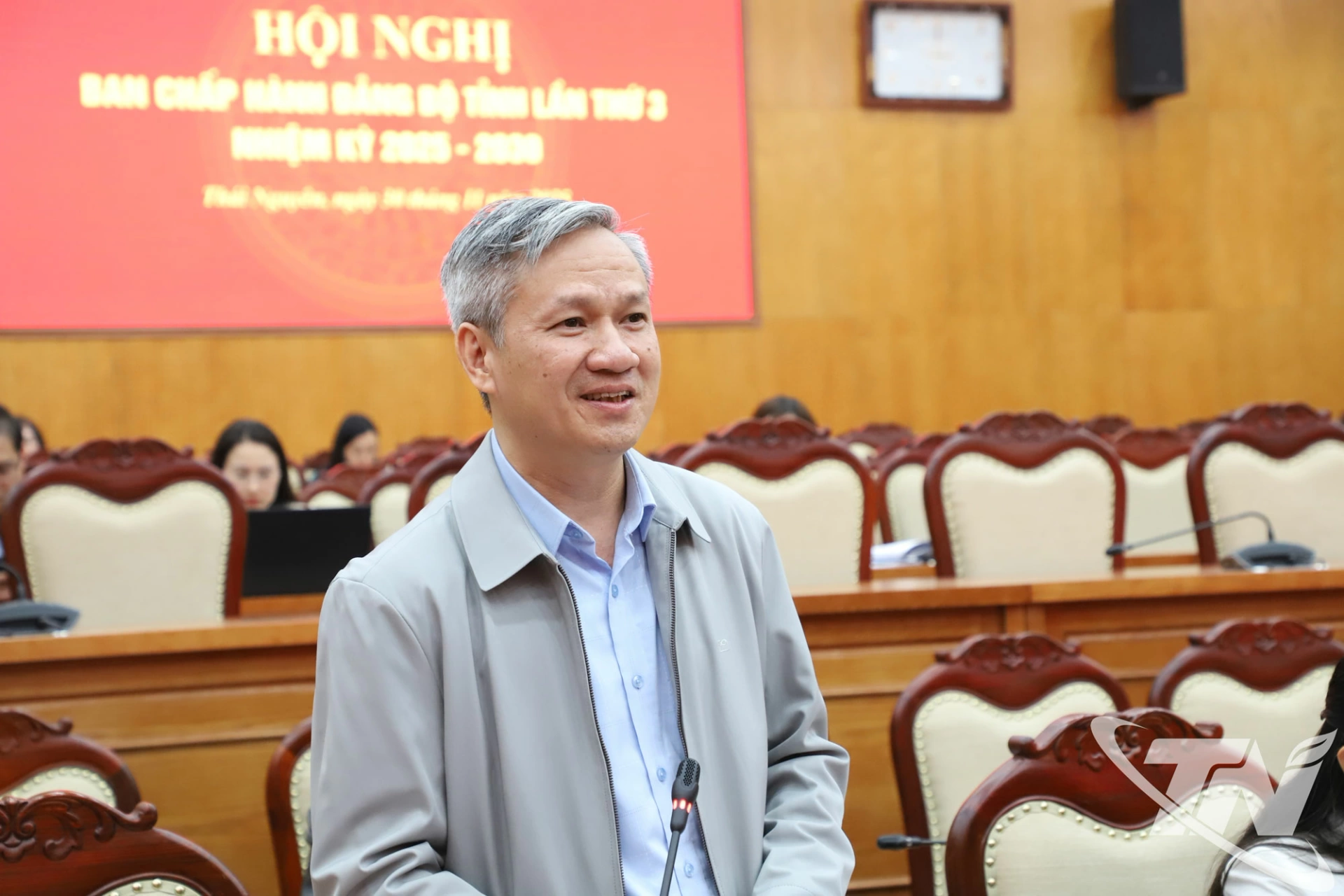 Đại biểu thảo luận tại tổ.