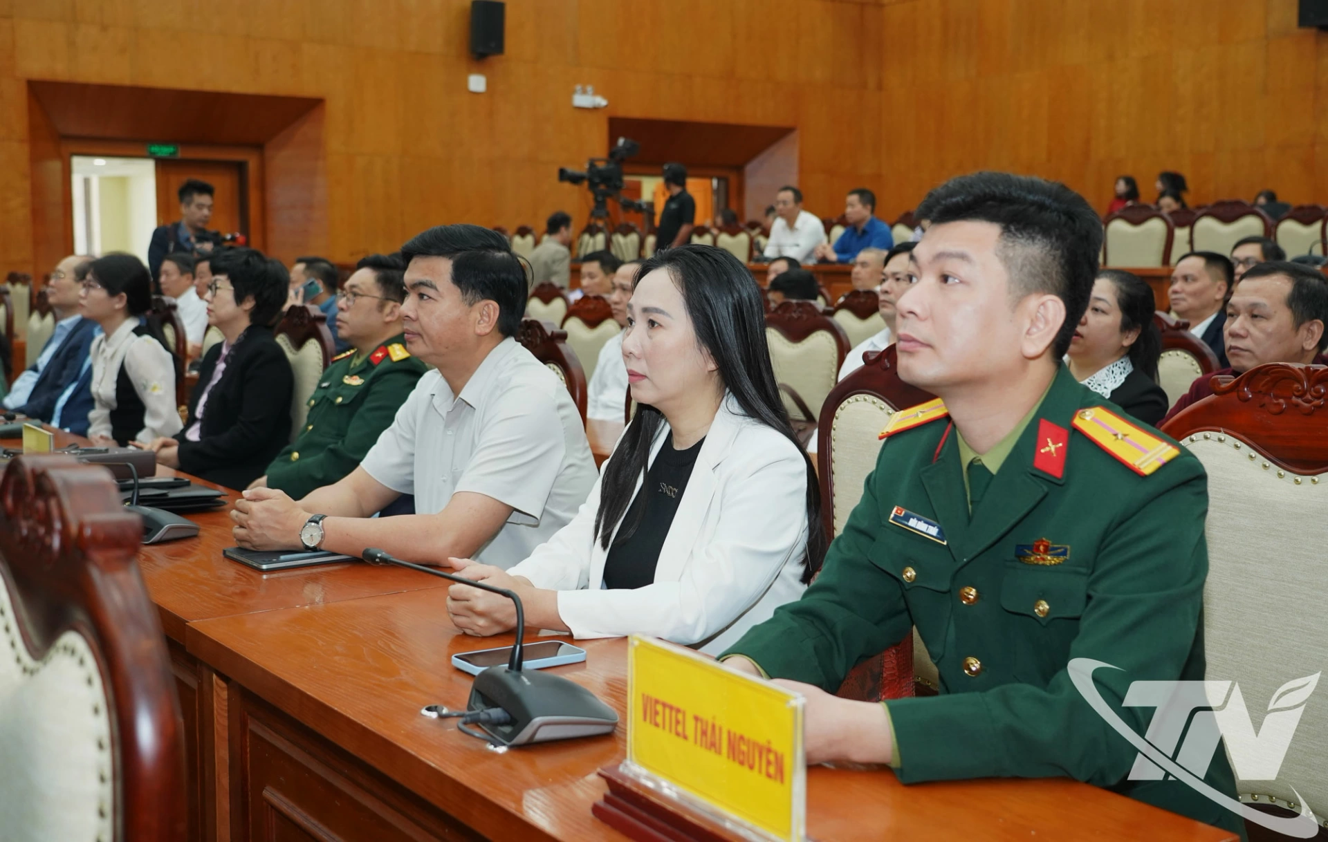 Các đại biểu tham dự chương trình.