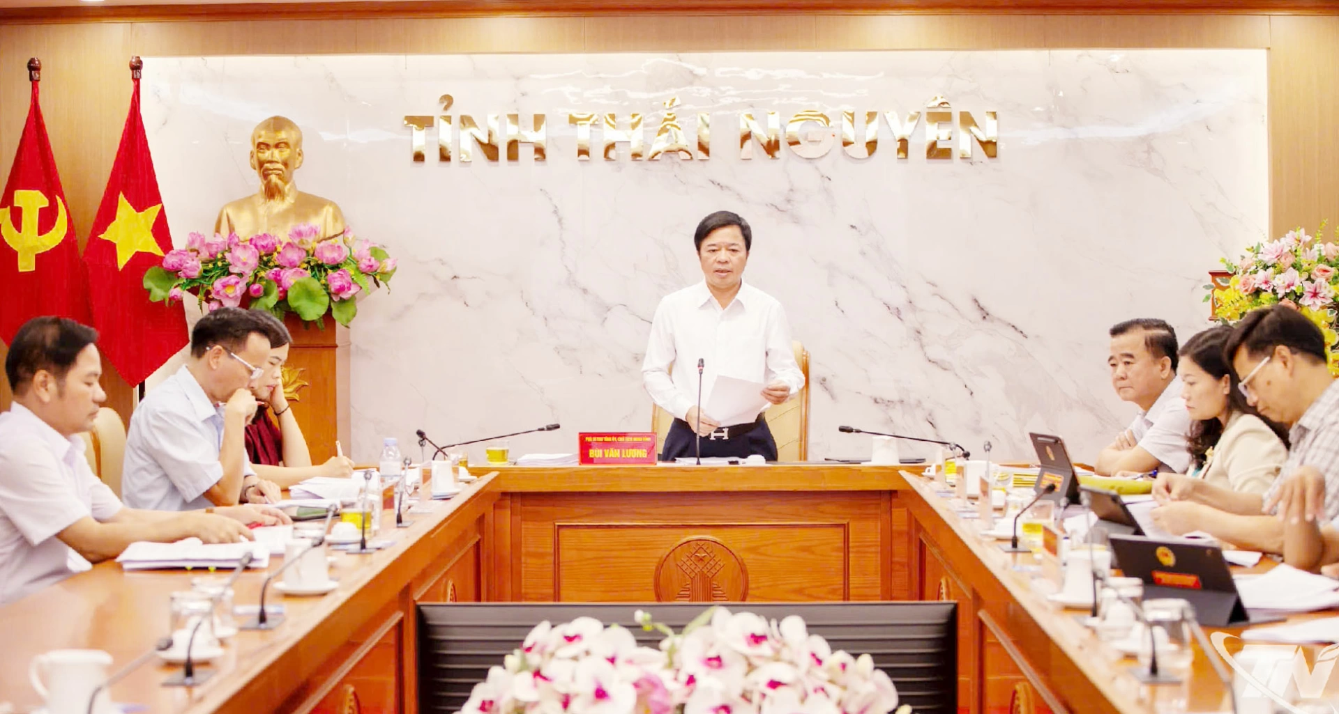 Đồng chí Bùi Văn Lương chủ trì Hội nghị.
