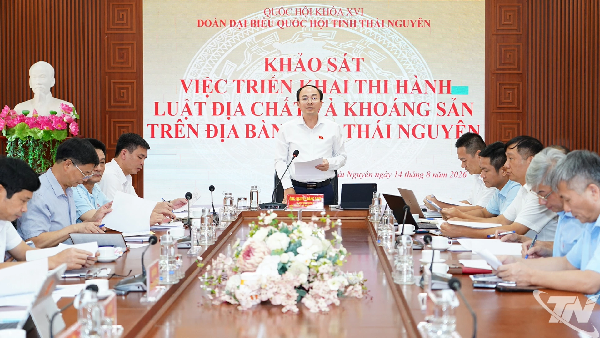 Đồng chí Nguyễn Đăng Bình, Phó Bí thư Thường trực Tỉnh ủy, Trưởng Đoàn đại biểu Quốc hội tỉnh dự và chủ trì chương trình khảo sát.