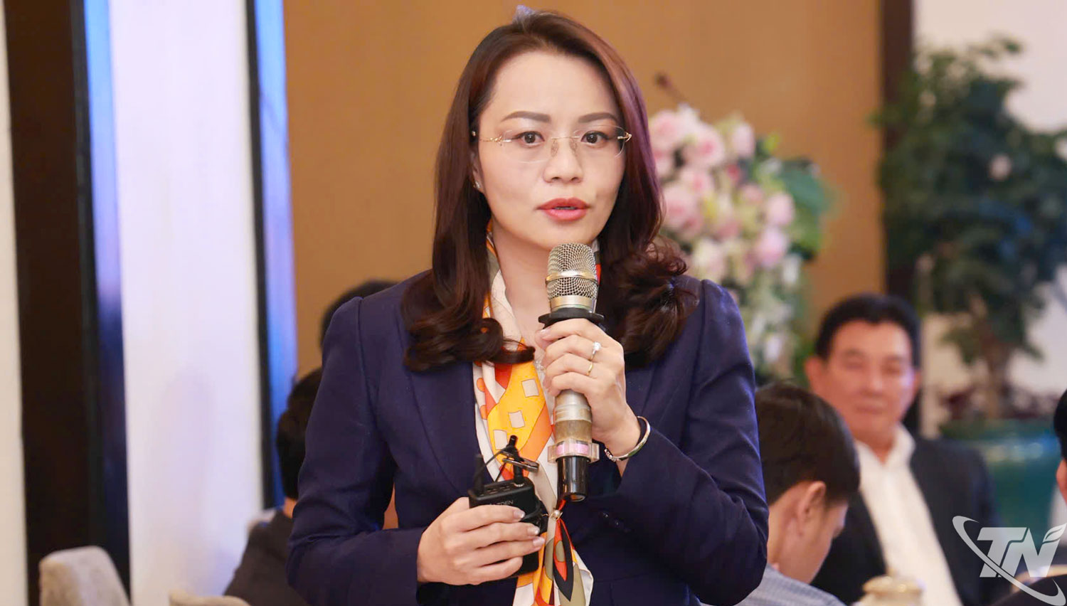 Các đại biểu phát biểu ý kiến.