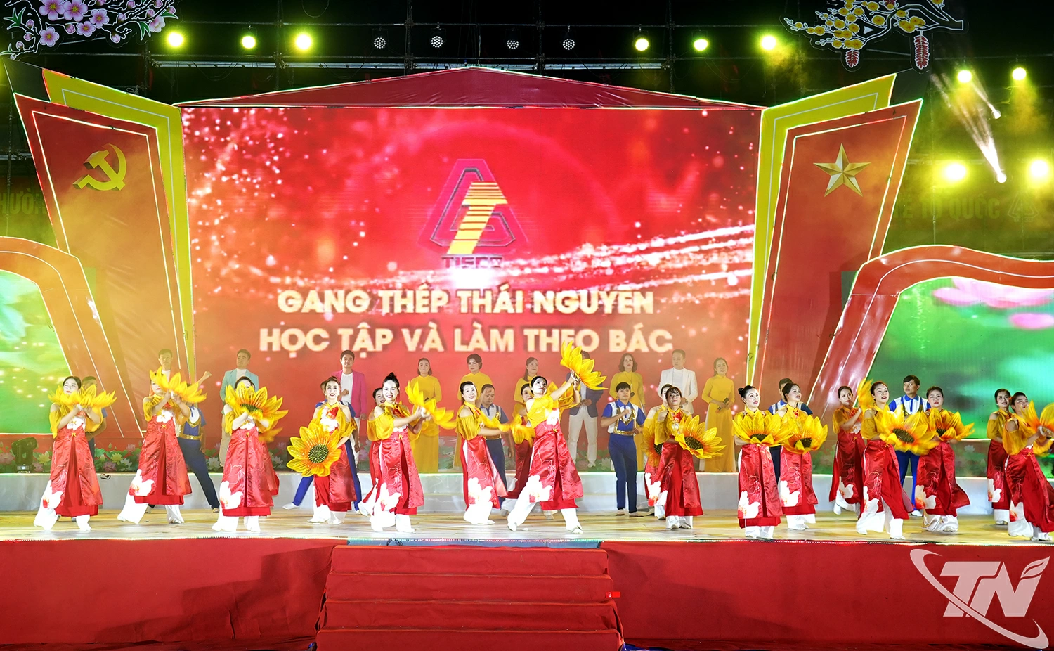 Sau khi được chỉnh trang, nâng cấp, Sân vận động Gang Thép Thái Nguyên hiện là địa điểm tổ chức nhiều hoạt động văn hóa, thể thao, chương trình nghệ thuật quy mô lớn, thu hút đông đảo nhân dân tham gia, góp phần phát huy hiệu quả thiết chế văn hóa, thể thao trên địa bàn. Ảnh: T.L