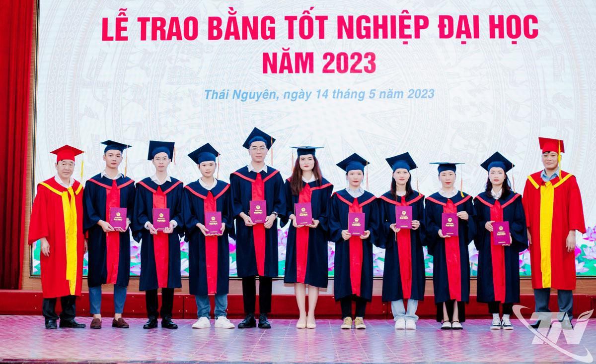 Trải qua 60 năm xây dựng và phát triển, Trường Đại học Kỹ thuật công nghiệp (Đại học Thái Nguyên) đã đào tạo hàng trăm nghìn kỹ sư, cán bộ và chuyên gia kỹ thuật cho đất nước.