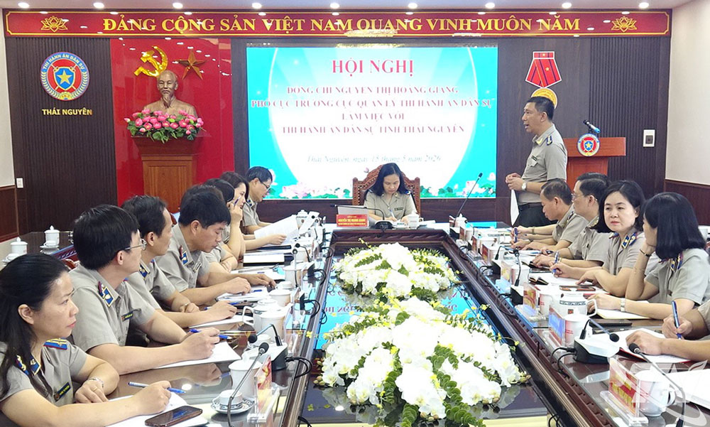 Các đại biểu dự buổi làm việc.