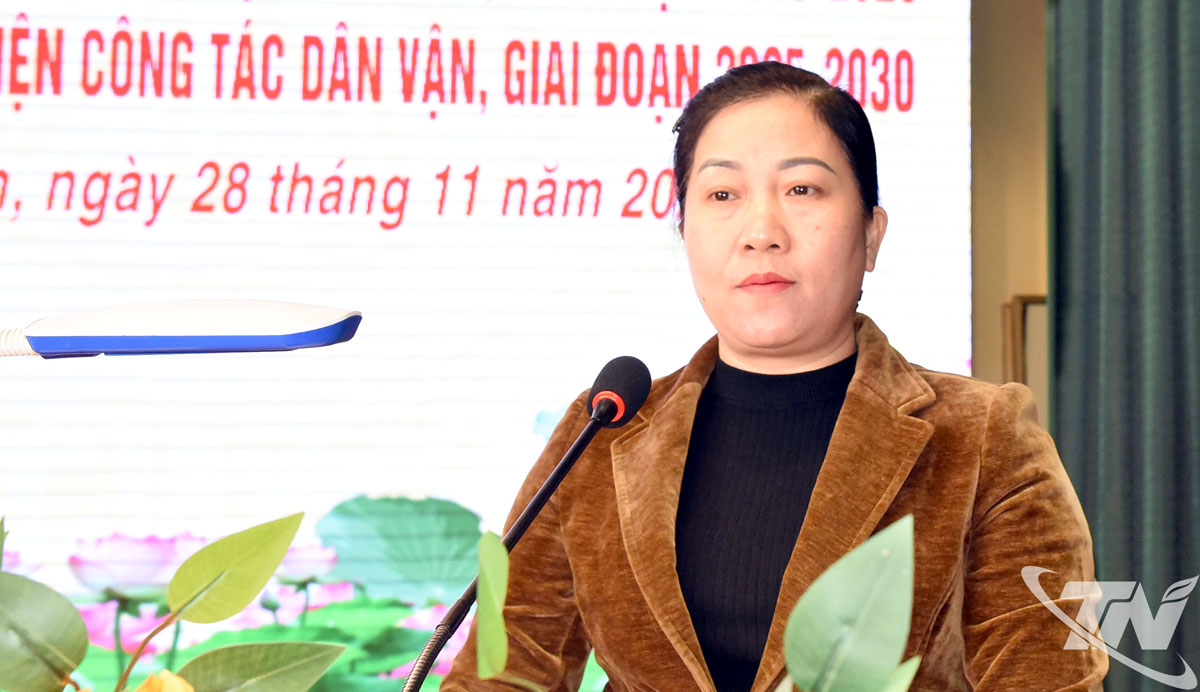 Đồng chí Đỗ Thị Minh Hoa, Ủy viên Ban Thường vụ Tỉnh ủy, Trưởng Ban Tuyên giáo và Dân vận Tỉnh ủy phát biểu tại Hội nghị
