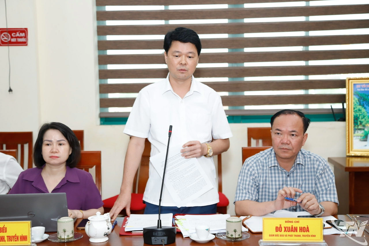 Đại diện lãnh đạo Báo và Phát thanh, Truyền hình Thái Nguyên phát biểu tại buổi làm việc.