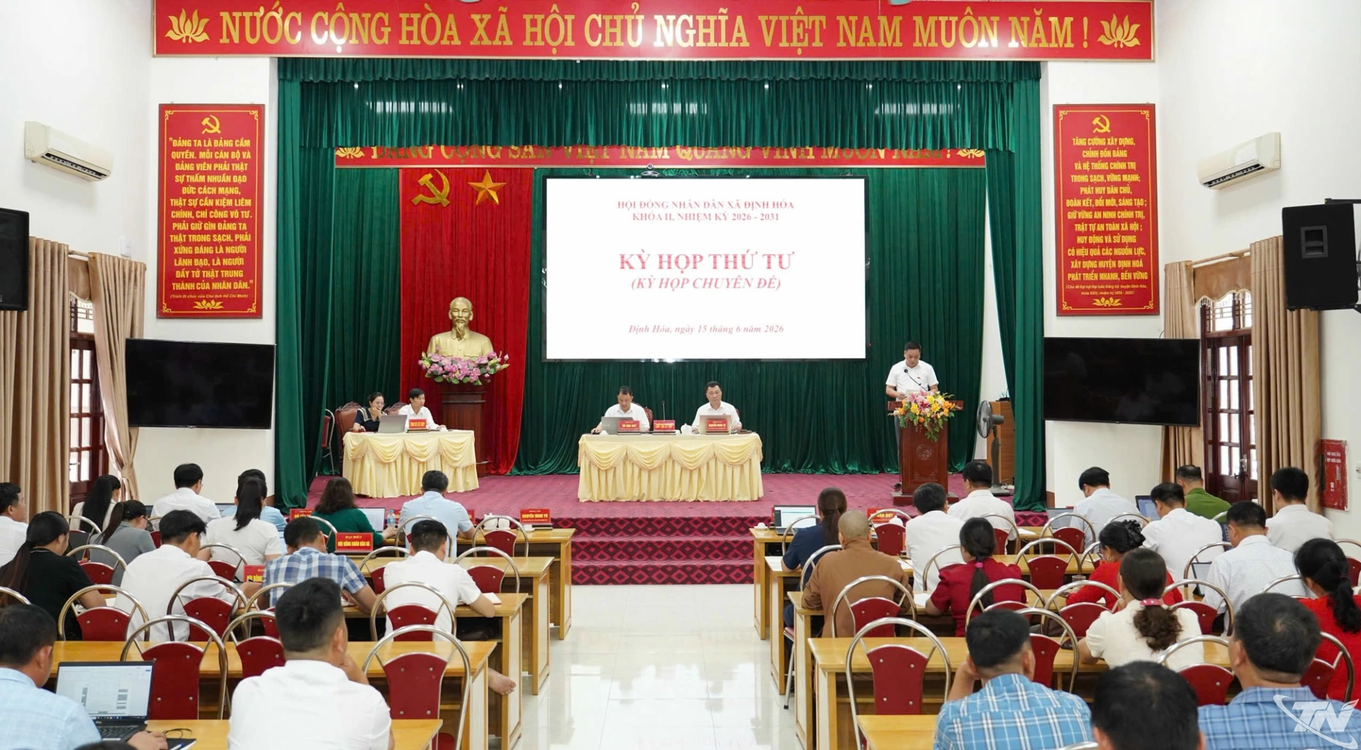 Toàn cảnh hội nghị.