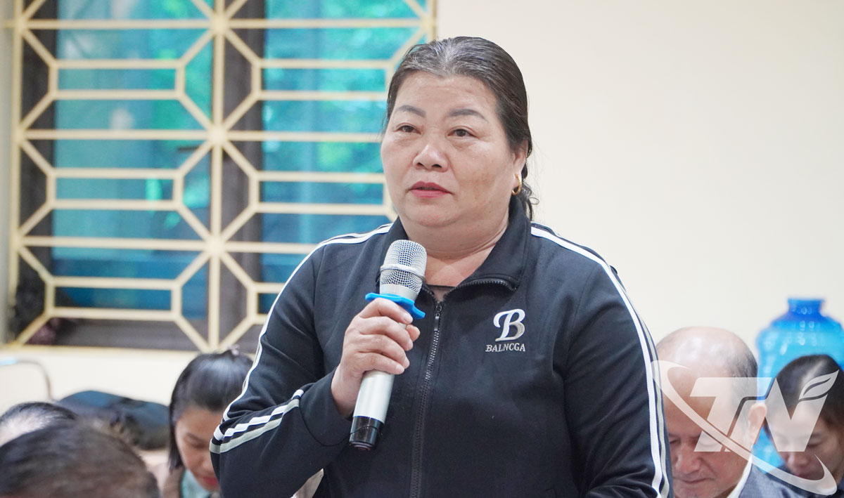 Cử tri xã Phủ Thông kiến nghị nhiều ý kiến tại buổi tiếp xúc cử tri.