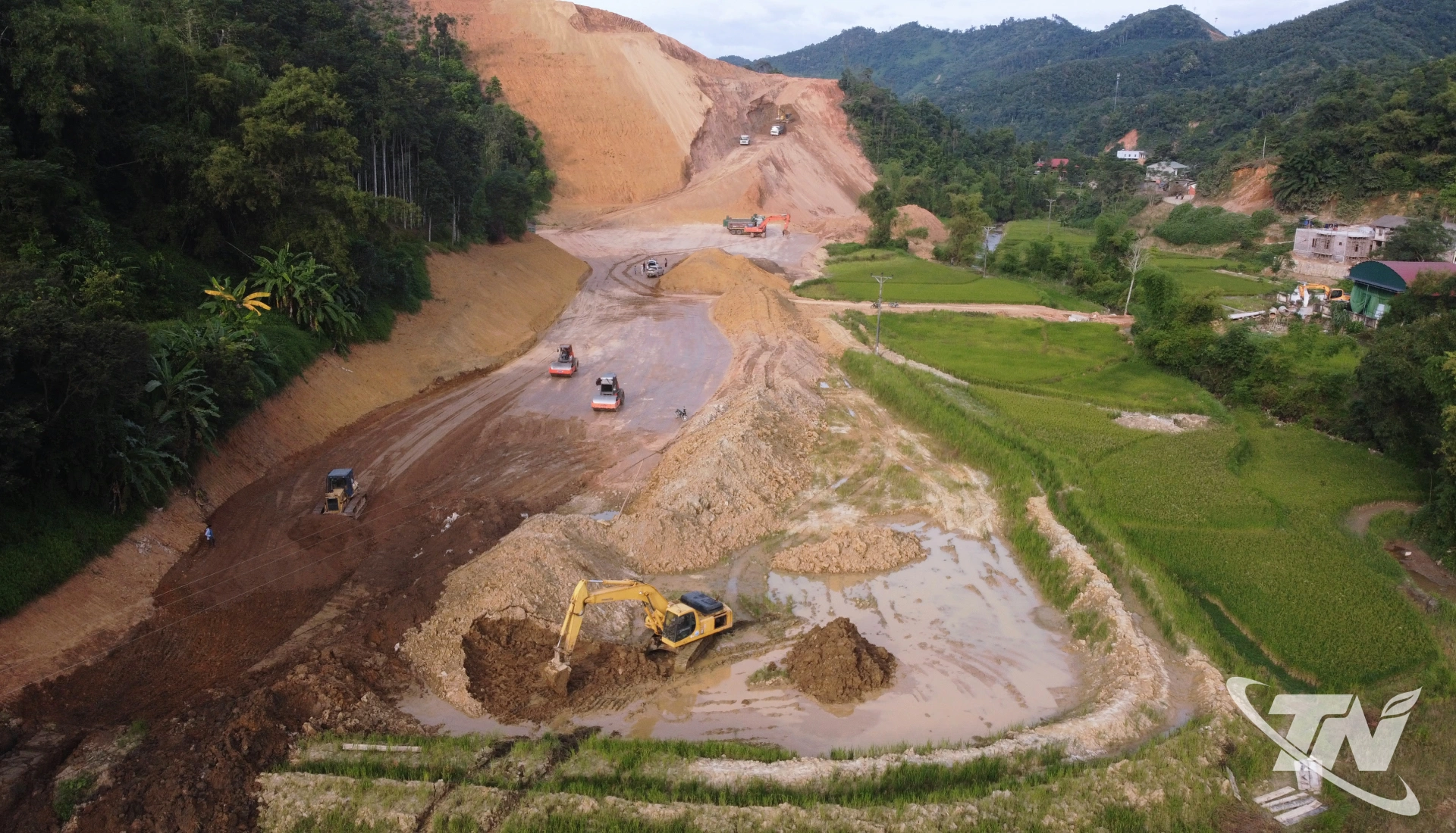 Nhà thầu tập trung 42 mũi thi công trên toàn tuyến Chợ Mới - Bắc Kạn.
