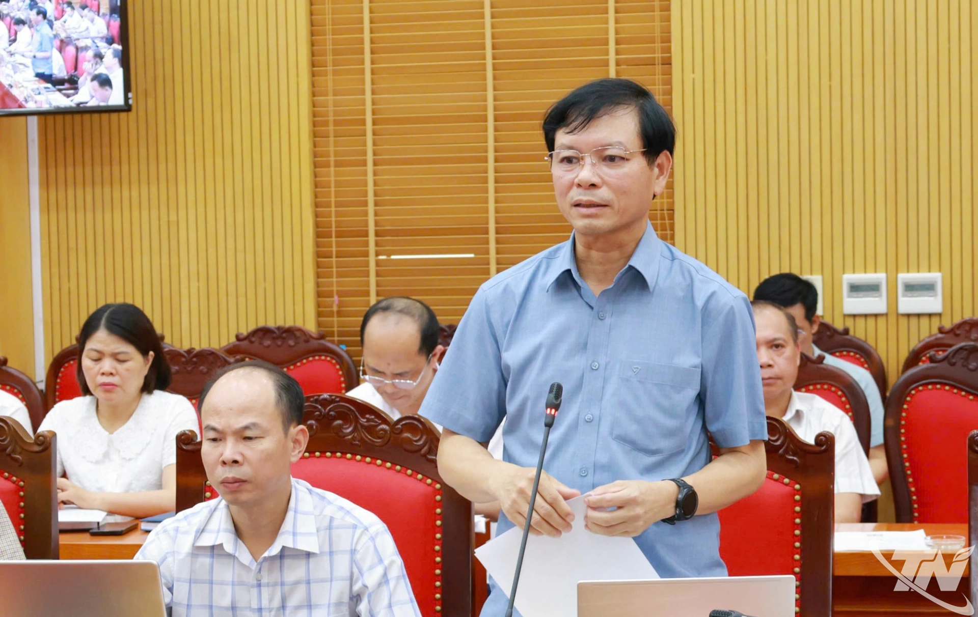 Đồng chí Dương Xuân Hùng, Giám đốc Sở Nội vụ, báo cáo giải trình, tiếp thu một số vấn đề.