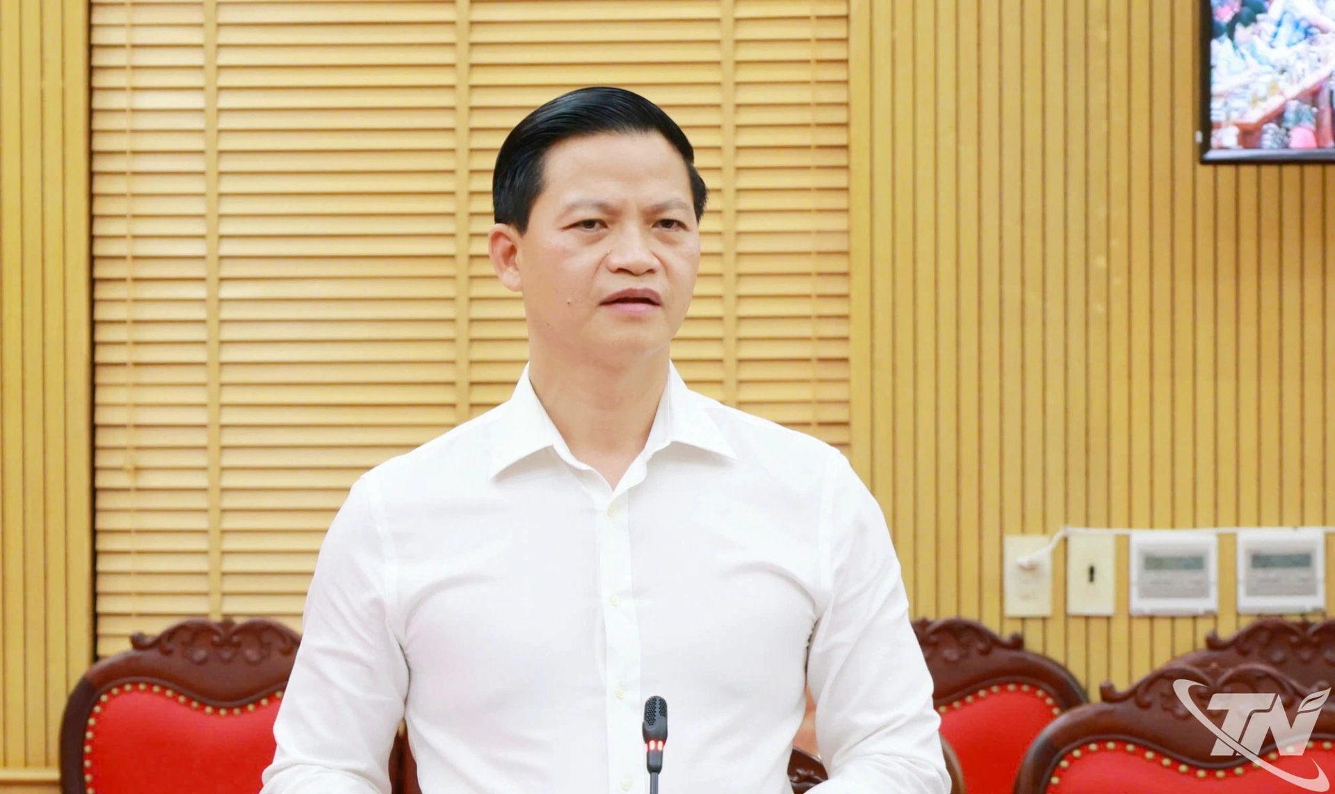 Đồng chí Chủ tịch UBND tỉnh Vương Quốc Tuấn phát biểu tại Hội nghị.