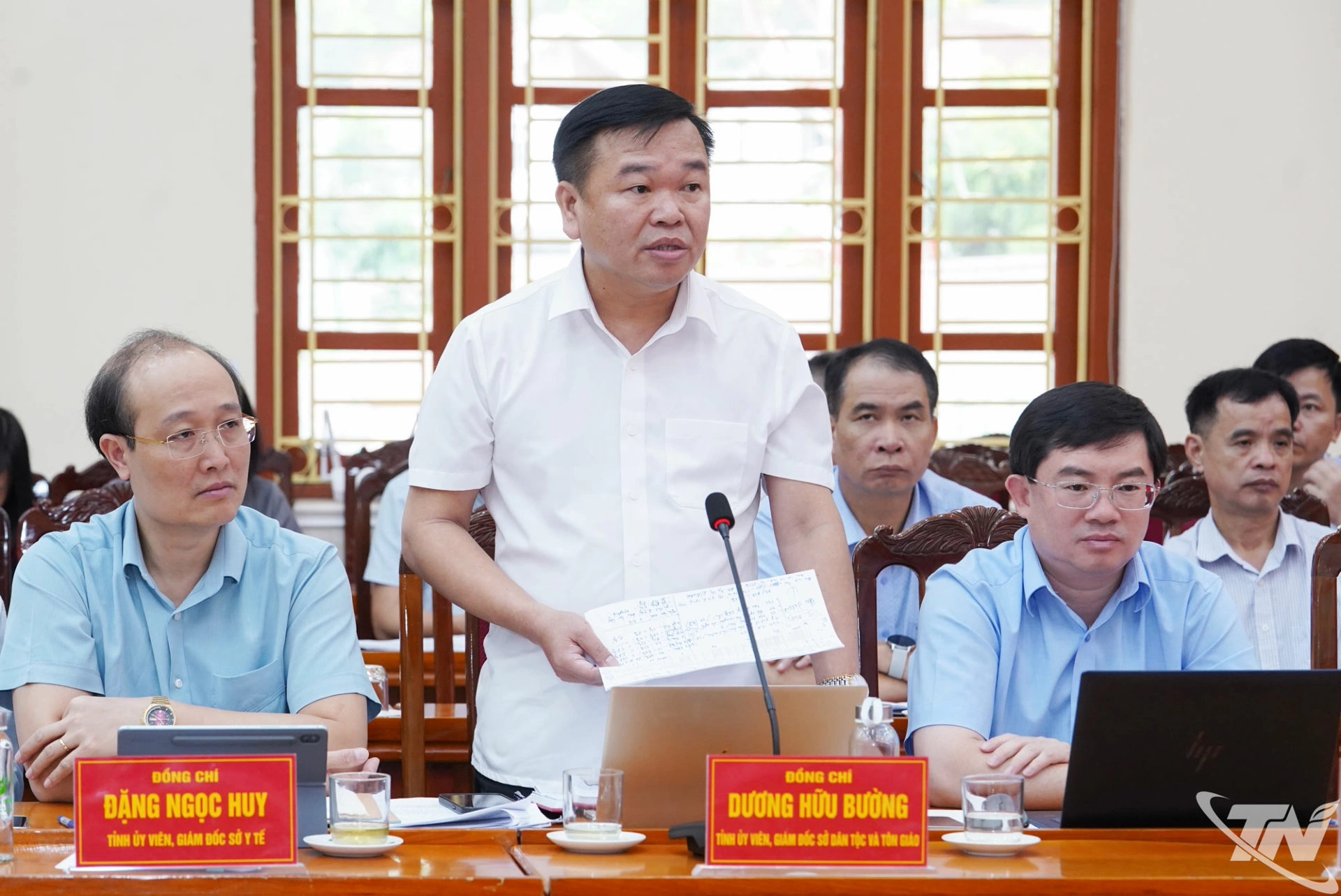 Lãnh đạo các sở, ngành phát biểu.