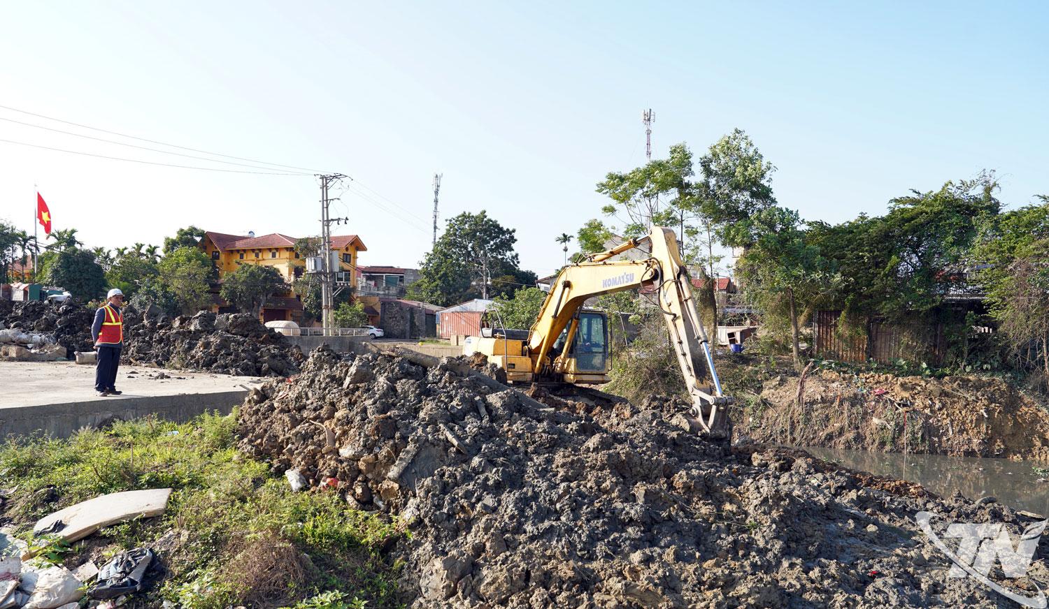 C&ocirc;ng ty CP Tho&aacute;t nước v&agrave; Xử l&yacute; nước thải Bắc Ninh đang đẩy nhanh tiến độ nạo v&eacute;t tuyến suối Đồng Danh v&agrave; tuyến suối Hồ Xương Rồng.