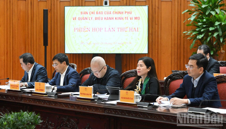 L&atilde;nh đạo c&aacute;c bộ, ng&agrave;nh l&agrave; th&agrave;nh vi&ecirc;n Ban Chỉ đạo tham dự phi&ecirc;n họp.