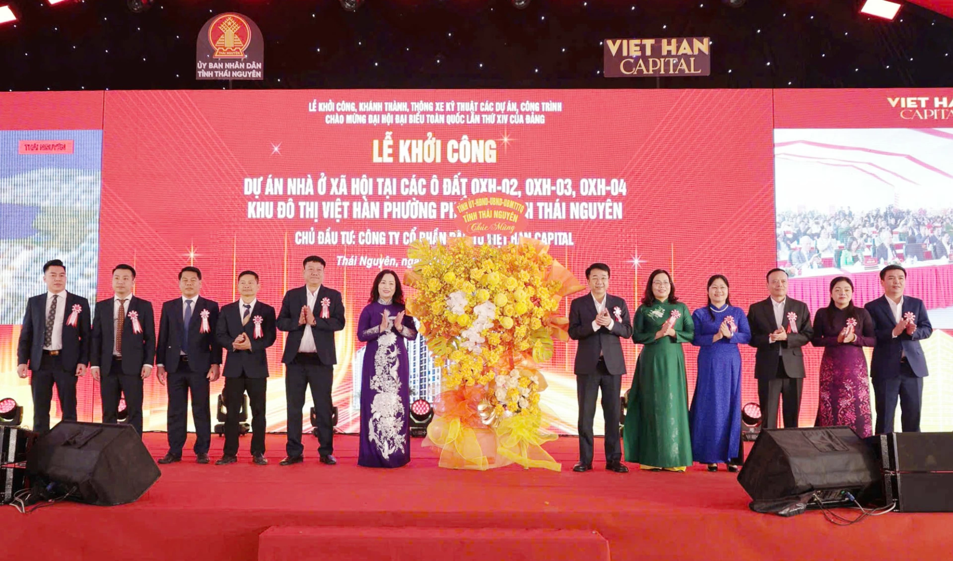 Các đồng chí lãnh đạo tỉnh chúc mừng chủ đầu tư - Công ty CP Đầu tư Việt Hàn Capital.