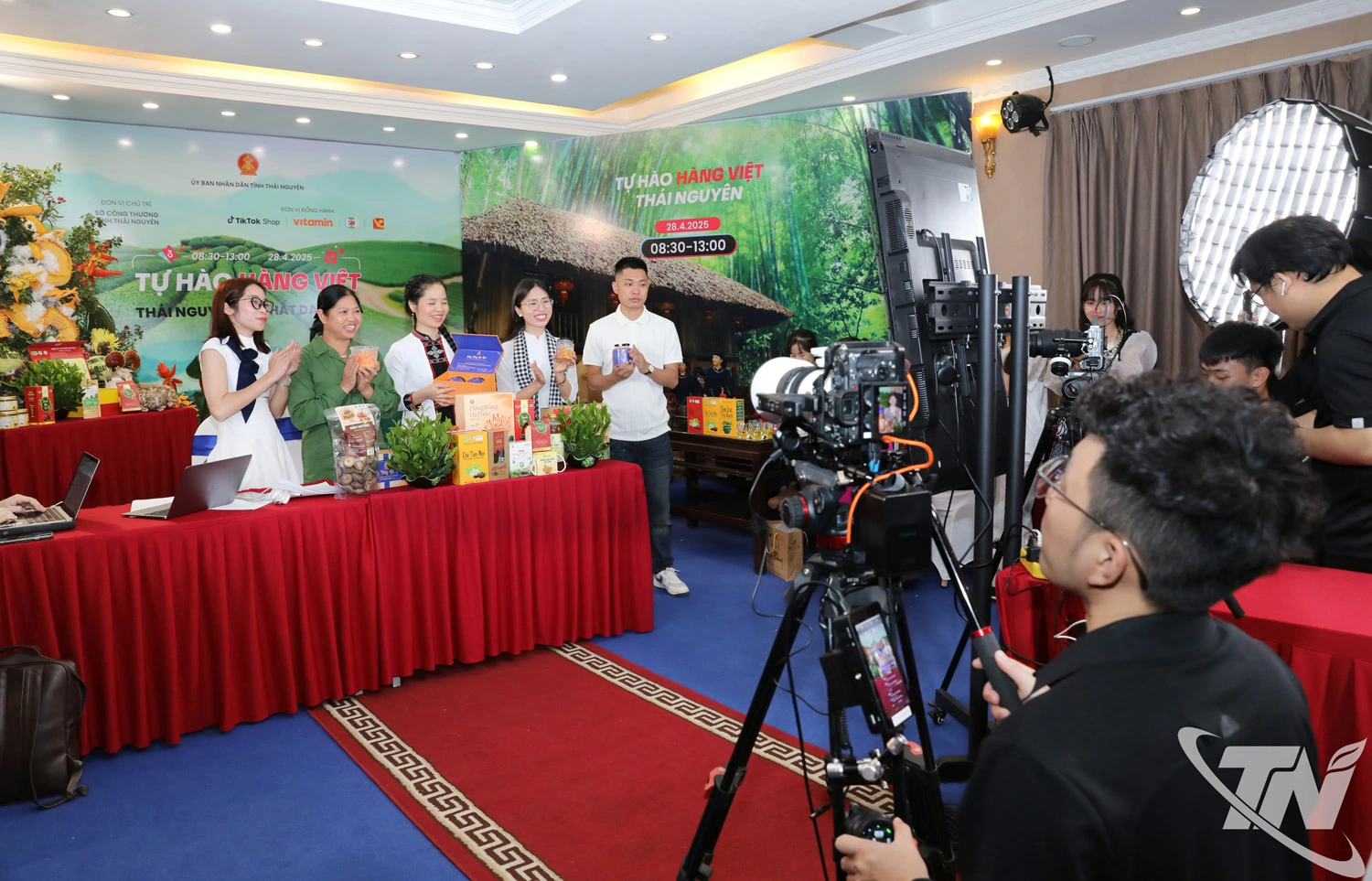 Thời gian qua, ngành Công Thương và các đơn vị liên quan tích cực tổ chức các chương trình xúc tiến thương mại, đưa nông sản Thái Nguyên lên “không gian số”.