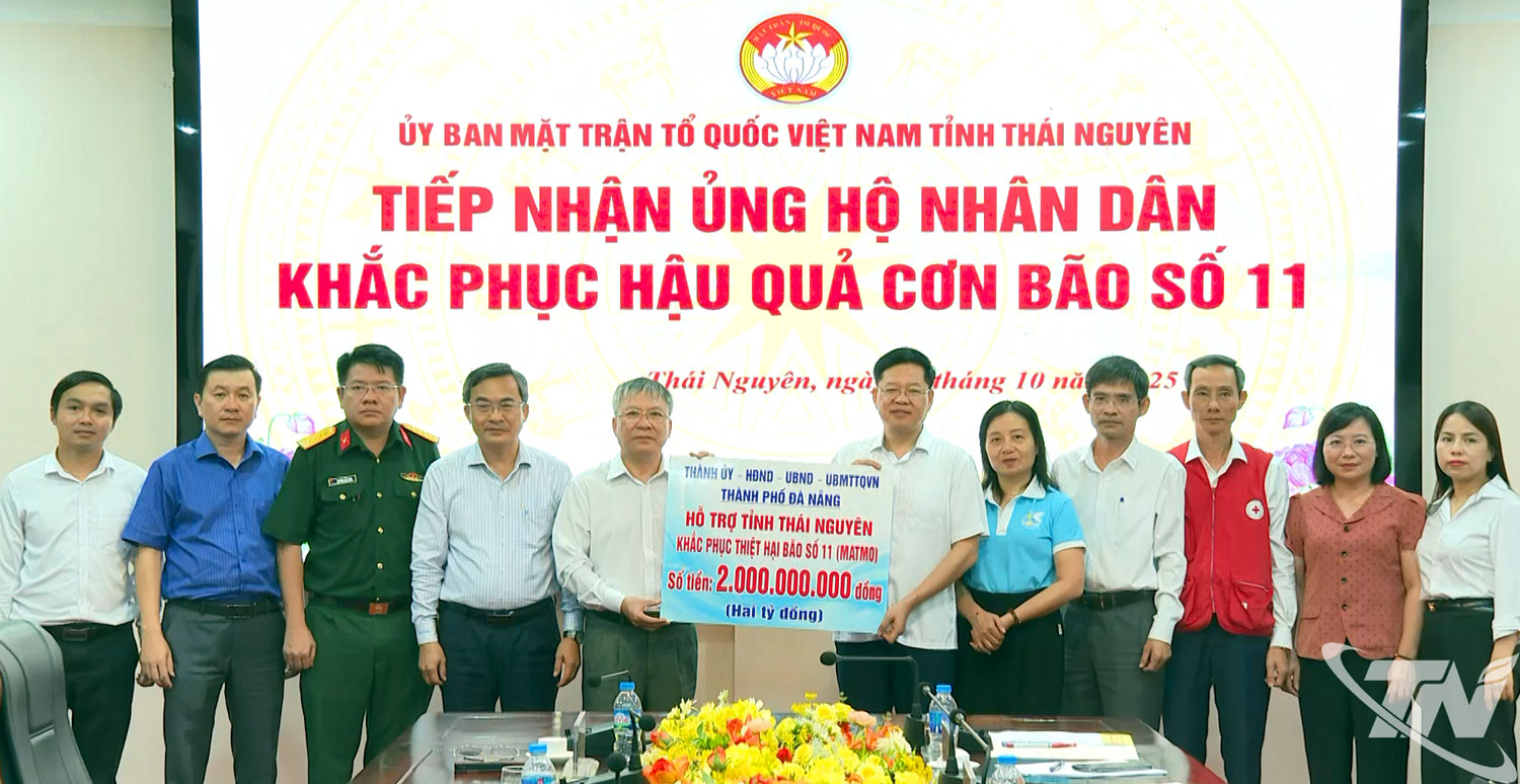 Đoàn công tác của TP. Đà Nẵng trao 2 tỷ đồng hỗ trợ tỉnh Thái Nguyên khắc phục hậu quả bão số 11