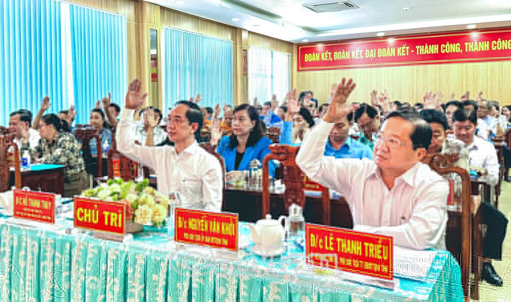 C&aacute;c đại biểu tham dự Hội nghị hiệp thương lần thứ hai thống nhất danh s&aacute;ch người được giới thiệu ứng cử ĐBQH kho&aacute; XVI do Ban Thường trực Uỷ ban MTTQ Việt Nam tỉnh C&agrave; Mau lập v&agrave; tr&igrave;nh tại hội nghị s&aacute;ng 2/2/2026.