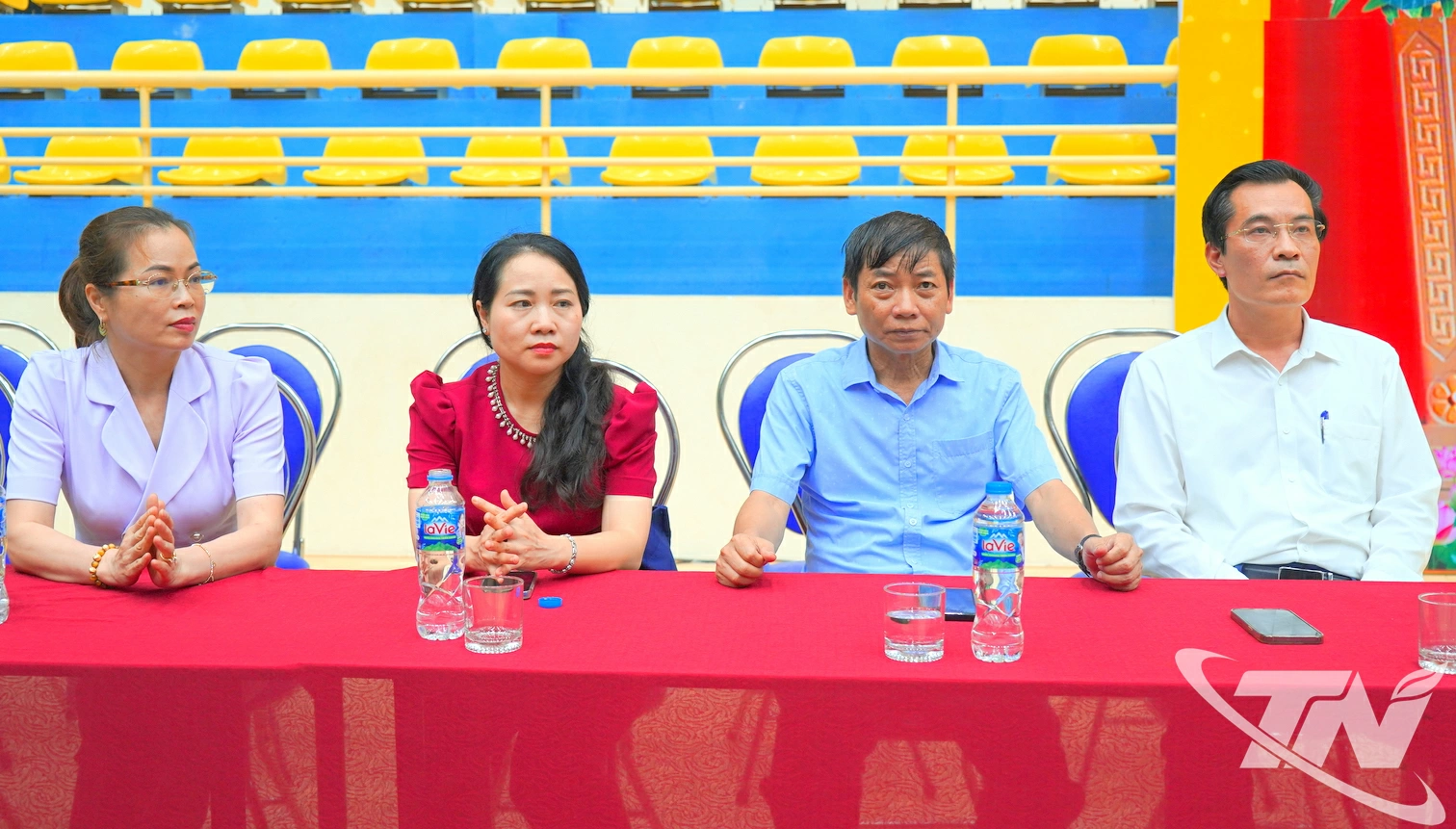 Các đại biểu đại diện Báo và Phát thanh, Truyền hình Thái Nguyên, Sở Văn hóa, Thể thao và Du lịch tỉnh Thái Nguyên dự Lễ khai mạc