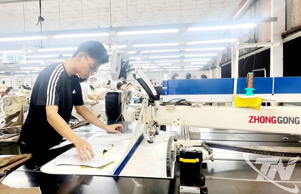 Công ty CP Đầu tư và Thương mại VietCap vận hành hết công suất để thực hiện các đơn hàng may mặc xuất khẩu sang Nhật Bản.