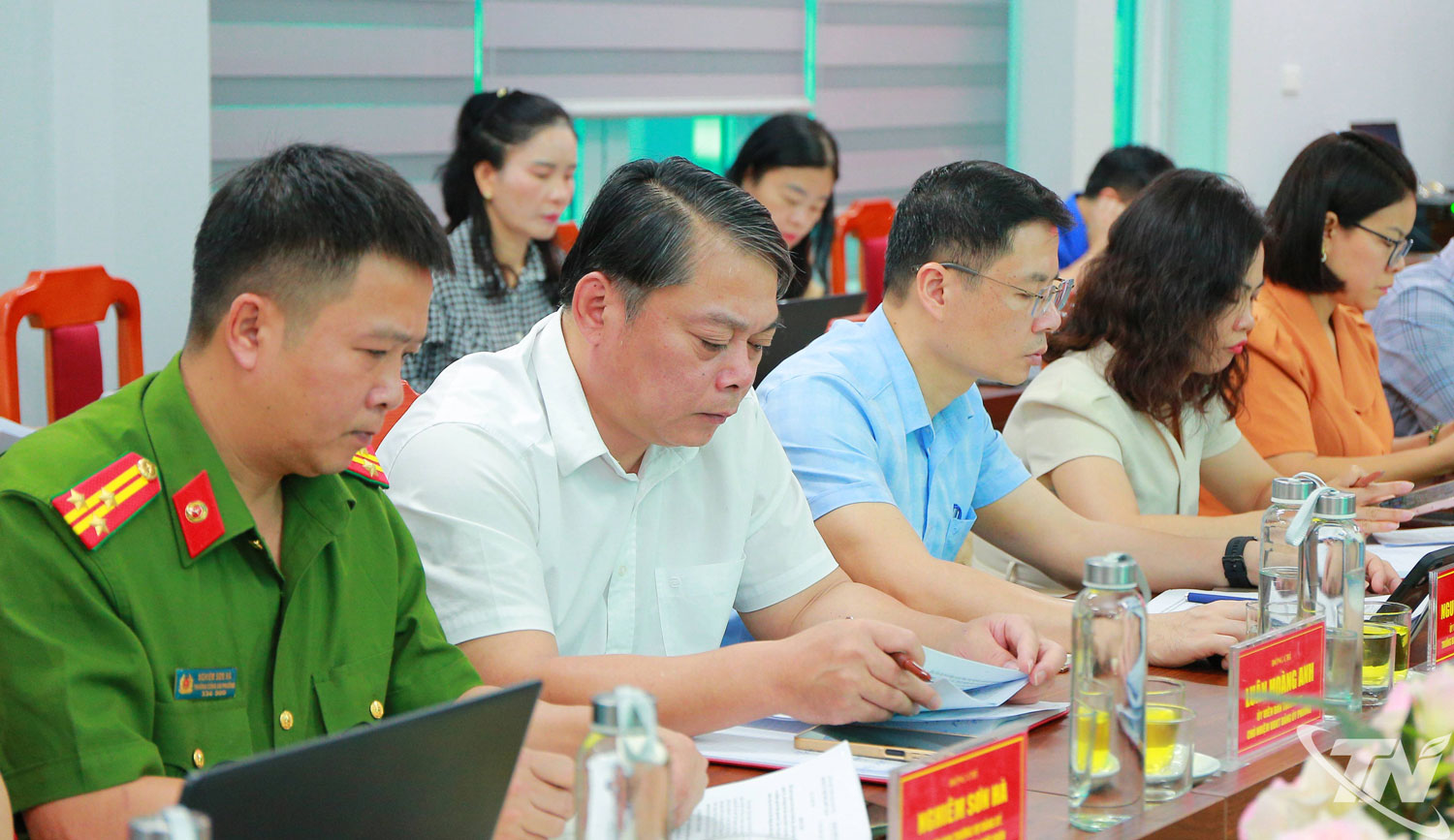 Đại biểu dự buổi giám sát.