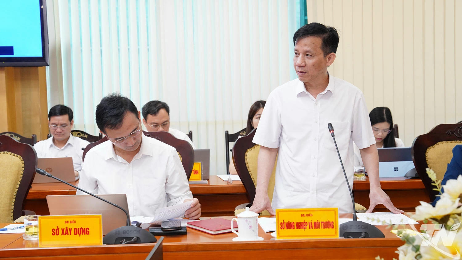 Đại các sở, ngành, đơn vị báo cáo, thảo luận tại Hội nghị.