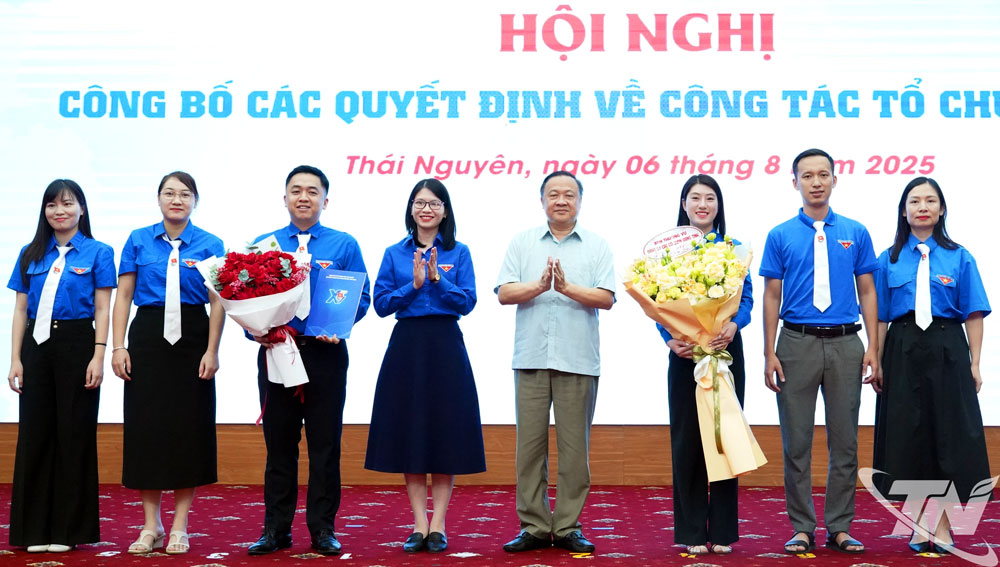 Ban Thường vụ Tỉnh đoàn công bố các quyết định thành lập Đoàn TNCS Hồ Chí Minh UBND tỉnh và Đoàn TNCS Hồ Chí Minh Các cơ quan Đảng tỉnh.