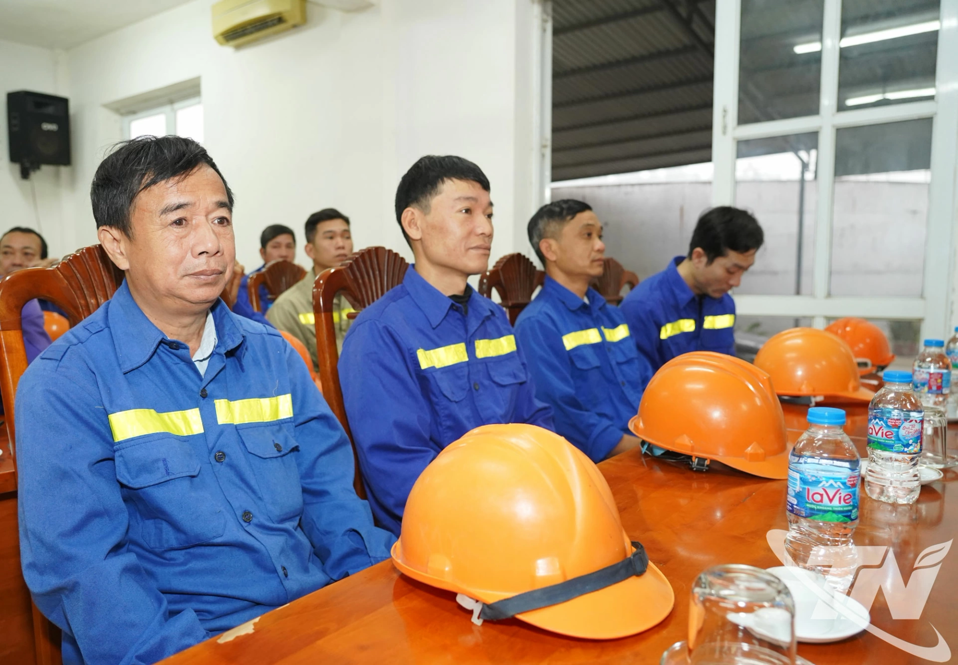 Cán bộ, nhân viên Công ty TNHH Một thành viên Thoát nước và Phát triển hạ tầng đô thị Thái Nguyên.