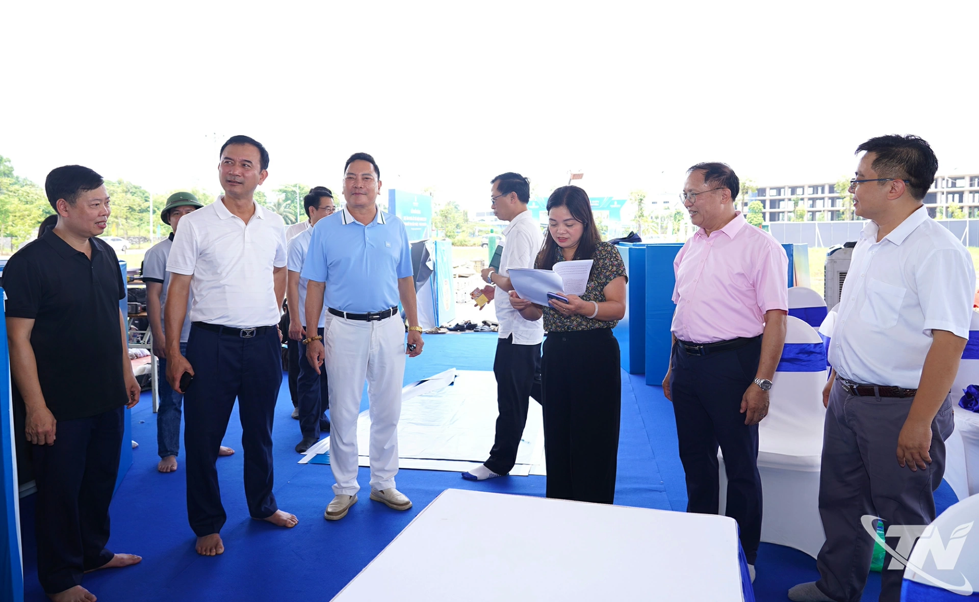 Đồng chí Phó Chủ tịch UBND tỉnh kiểm tra công tác chuẩn bị Lễ khởi công tại Dự án Nhà ở xã hội Khu đô thị Cầu Trúc tại phường Bách Quang. 