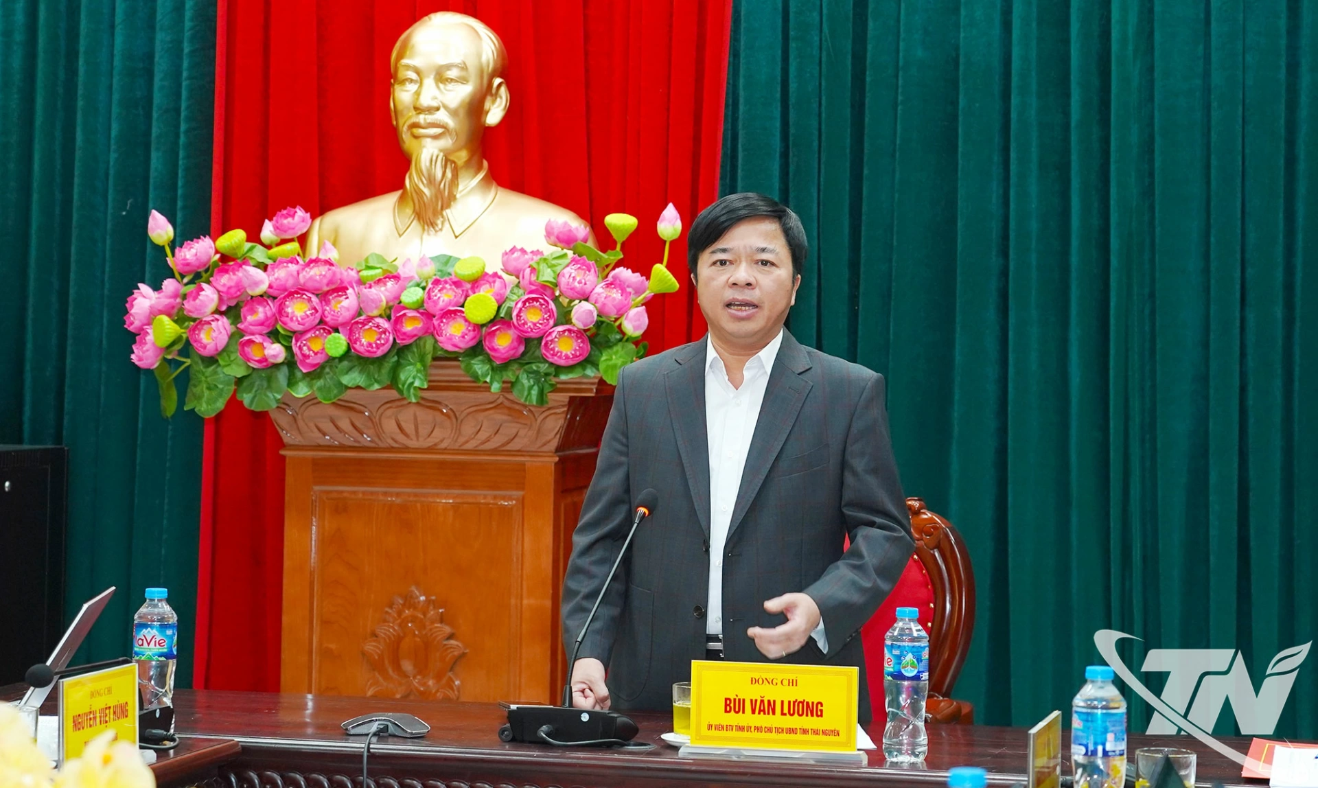 Đồng chí Phó Chủ tịch Thường trực UBND tỉnh Bùi Văn Lương phát biểu chỉ đạo.