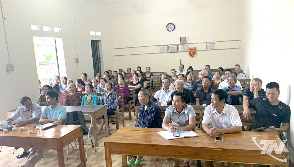 Người dân phường Linh Sơn nghe phổ biến, tuyên truyền giáo dục pháp luật tại cơ sở.