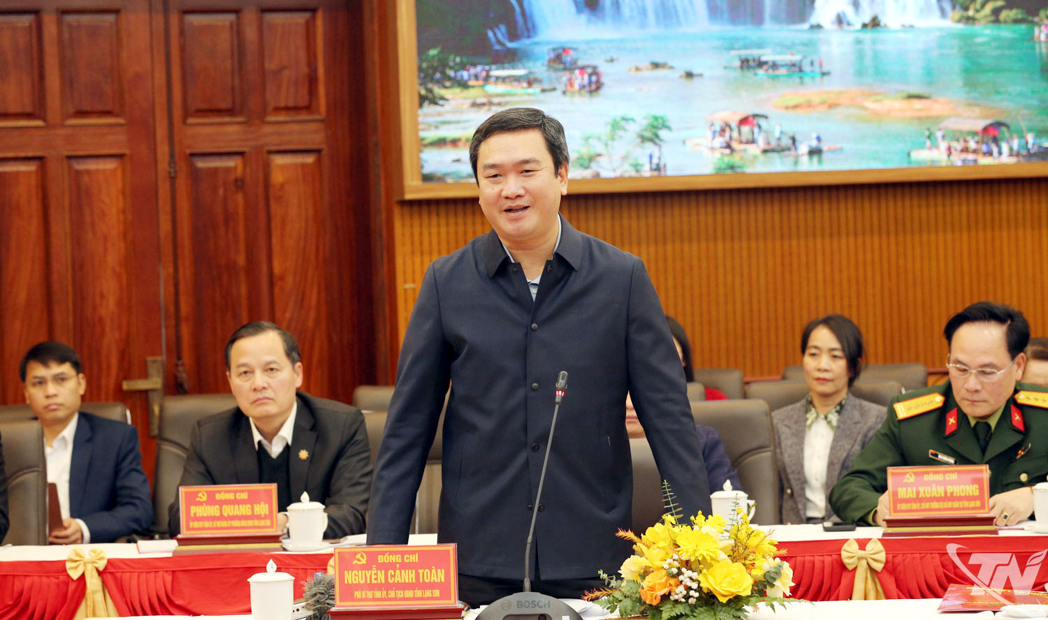 Đồng ch&iacute; Chủ tịch UBND tỉnh Lạng Sơn Nguyễn Cảnh To&agrave;n ph&aacute;t biểu tại Hội nghị.