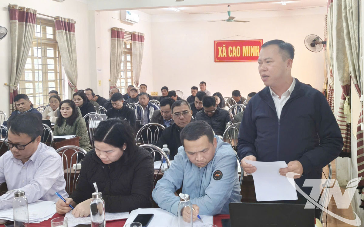 Cử tri xã Cao Minh phát biểu ý kiến.