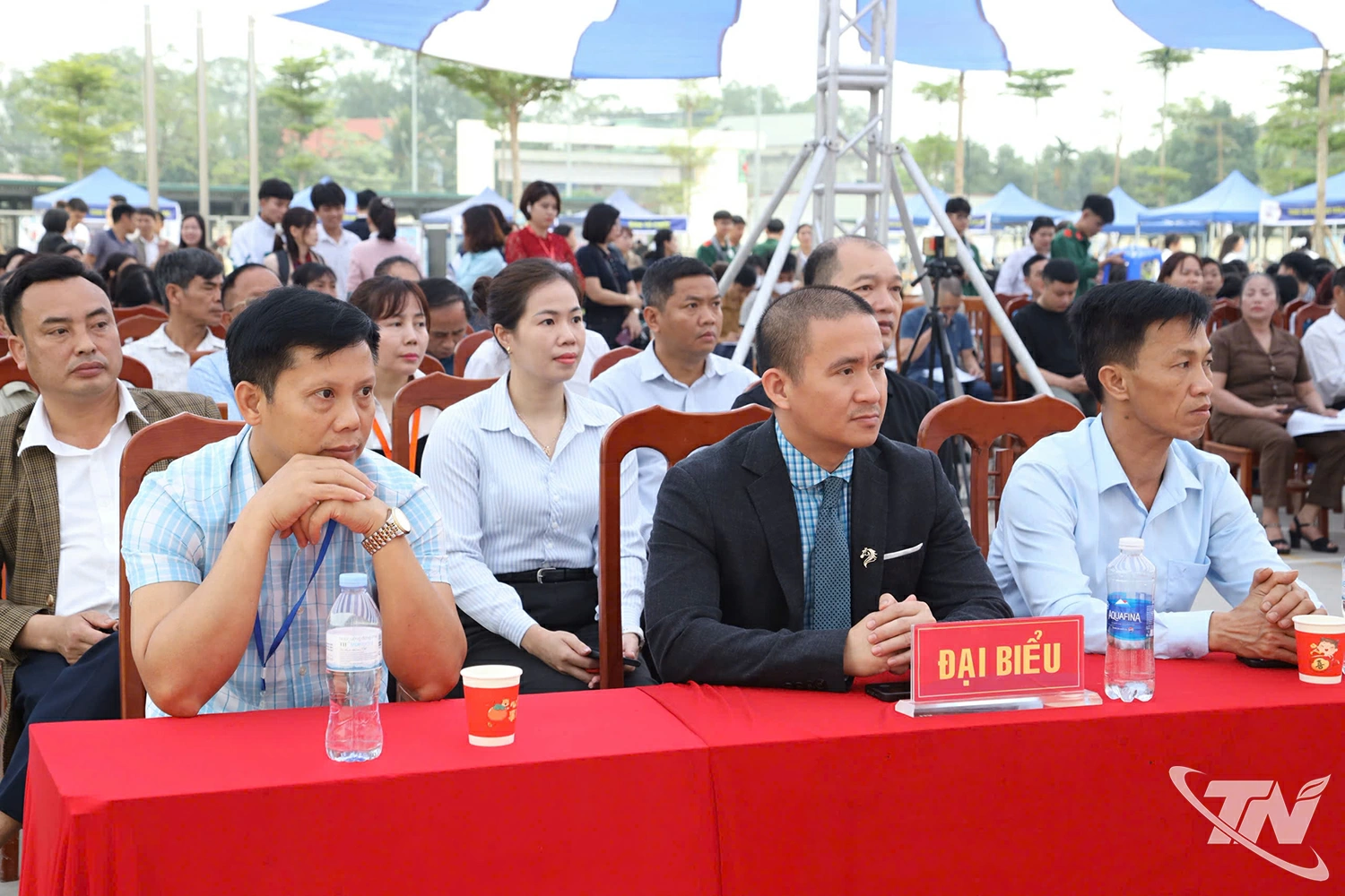 Đại diện các đơn vị tham gia Ngày hội việc làm tại phường Vạn Xuân