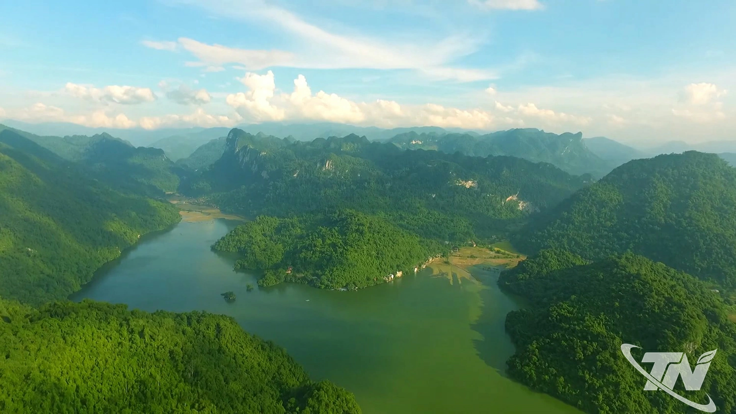 Hồ Ba Bể - Viên ngọc xanh di sản thiên nhiên ASEAN, nơi thời gian dường như ngưng đọng bên mạch ngầm di sản.
