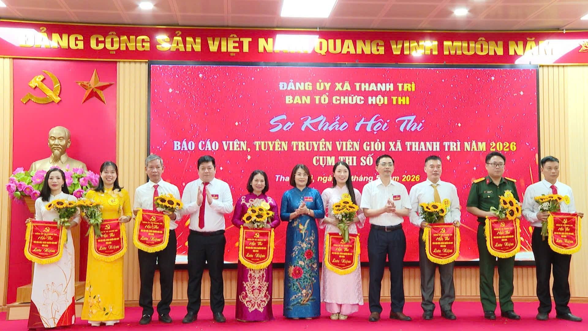 òng sơ khảo hội thi được tổ chức theo từng cụm, thu hút đông đảo báo cáo viên, tuyên truyền viên