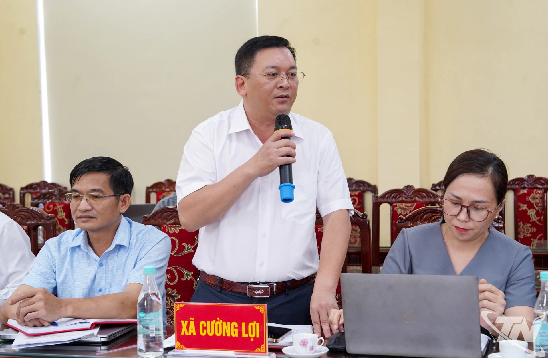 Lãnh đạo các xã phát biểu tại Hội nghị.