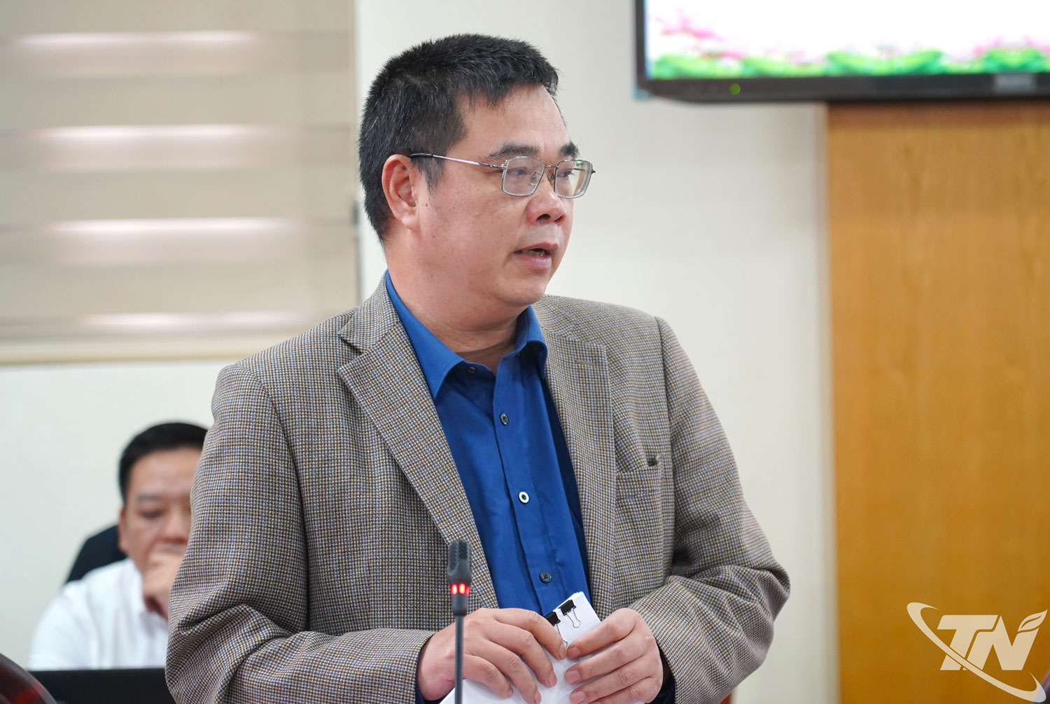 Lãnh đạo Sở Nông nghiệp và Môi trường trao đổi về giải pháp khắc phục sự cố môi trường theo kiến nghị của cử tri