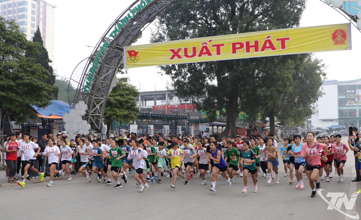 Thời gian qua tỉnh Thái Nguyên đã tổ chức nhiều giải chạy, qua đó thúc đẩy phong trào tập luyện thể dục thể thao, nâng cao sức khỏe đời sống văn hóa tinh thần. Ảnh T.L