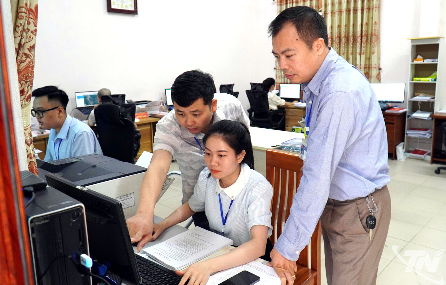 Đoàn kiểm tra trực tiếp việc tiếp nhận, giải quyết hồ sơ TTHC liên quan đến lĩnh vực đất đai,