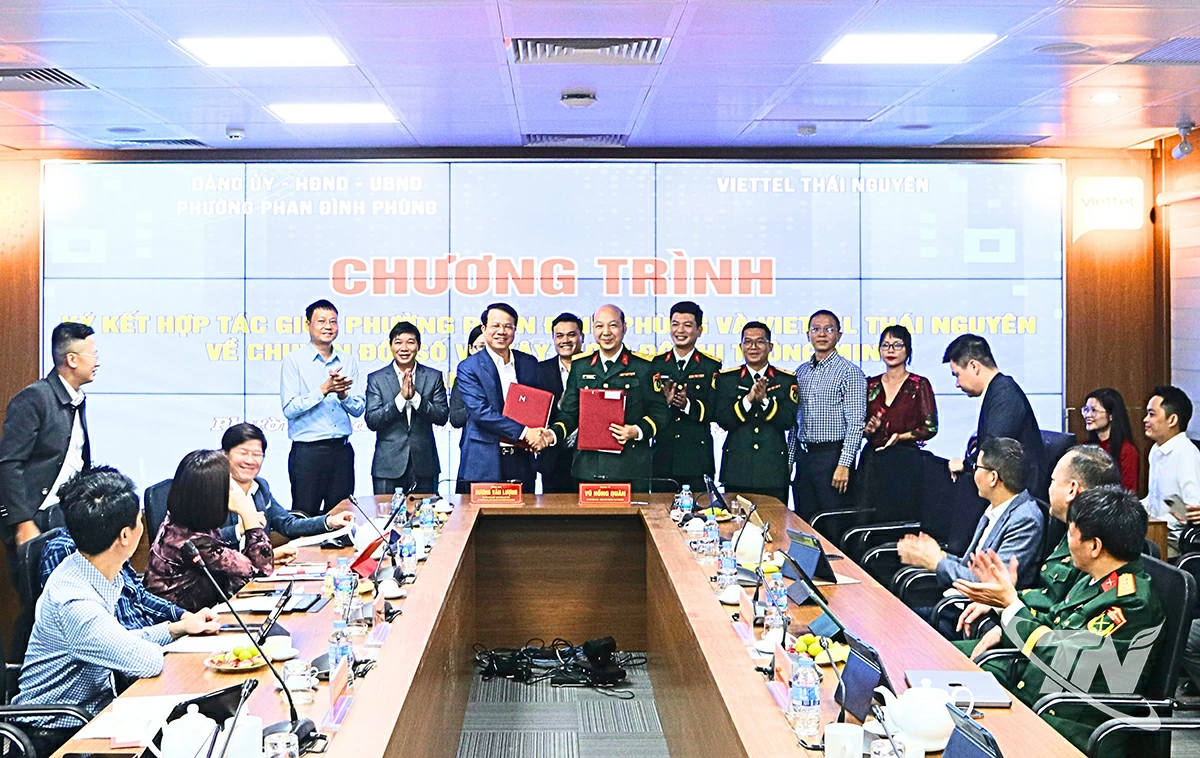 Phường Phan Đ&igrave;nh Ph&ugrave;ng v&agrave; Viettel Th&aacute;i Nguy&ecirc;n k&yacute; kết hợp t&aacute;c chuyển đổi số v&agrave; x&acirc;y dựng đ&ocirc; thị th&ocirc;ng minh.
